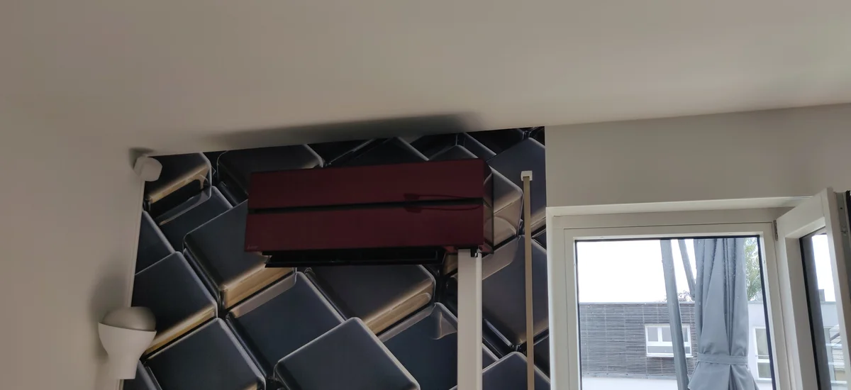 Rote Mitsubishi Diamond Klimaanlage