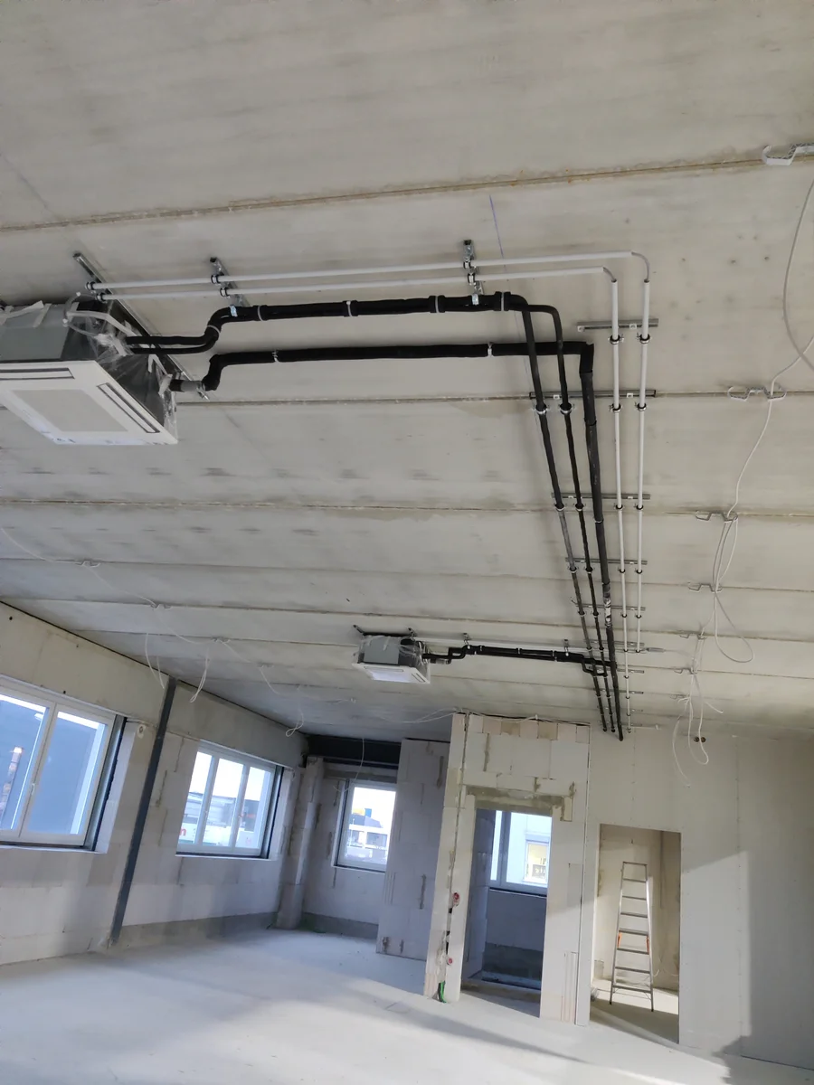 Panasonic VRF-Klimaanlage mit 11 Innengeräten.