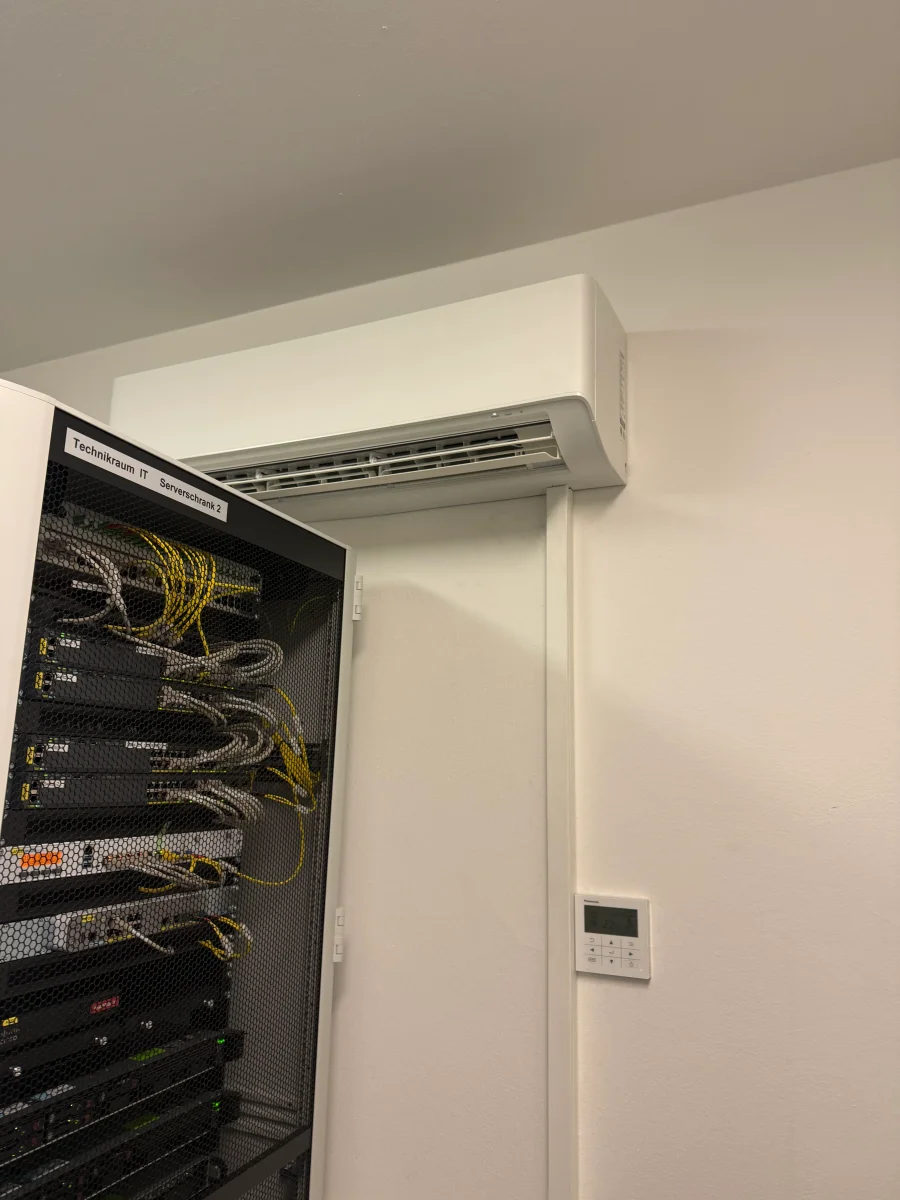 Panasonic Technik Inverter für Serverraum