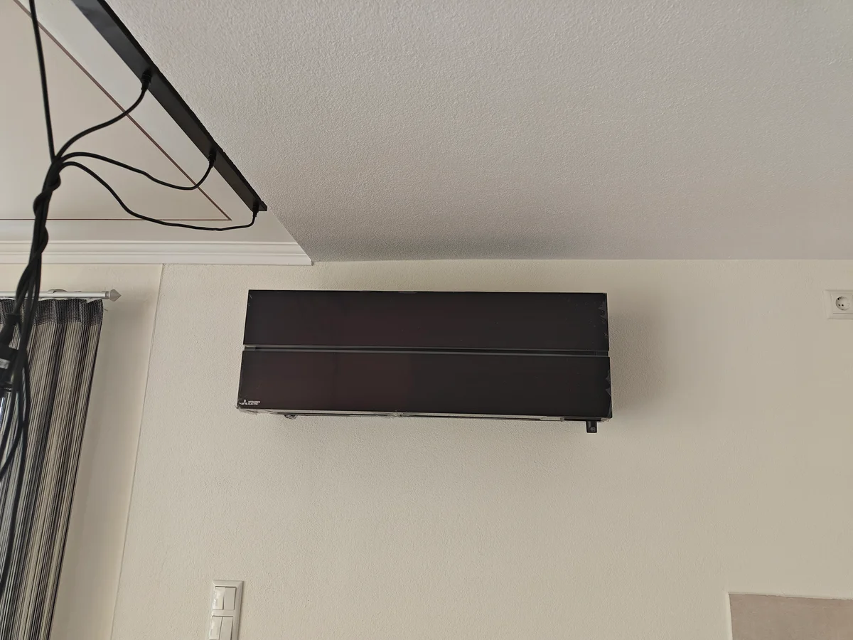 Mitsubishi Diamond Schwarz